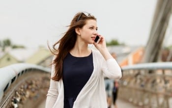 Lumea in 2020: unii cu smartphone, altii fara curent şi apa