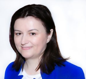 Ioana Arsenie poza STUDIU strategia financiara m
